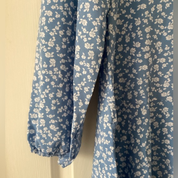 NWOT SHEIN Blue and White Floral Dress Medium - Picture 3 of 9
